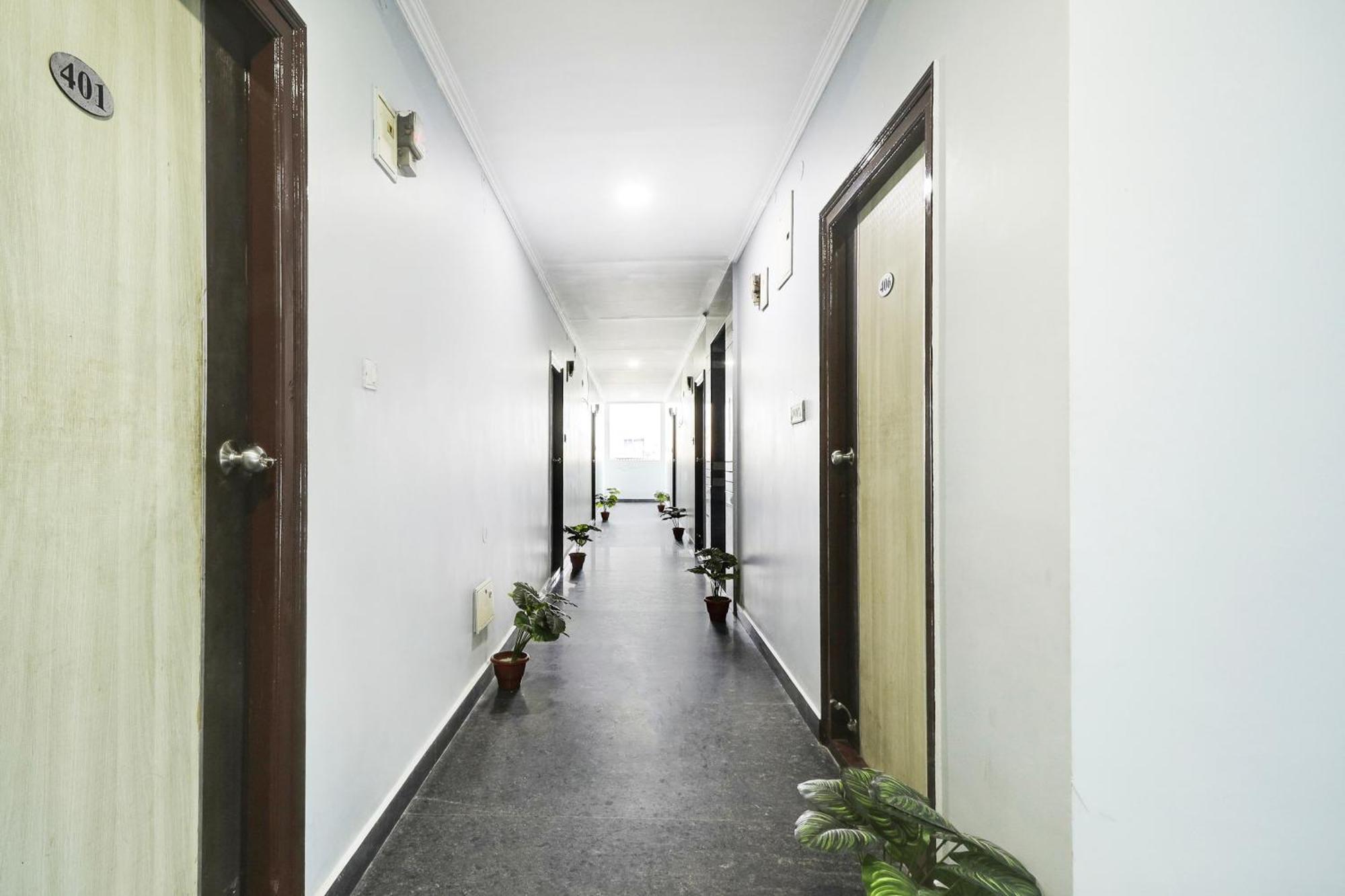 Super Townhouse De Alphabet Hotel Kukatpally Nexus Mall Хидерабад Екстериор снимка